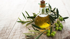 OLIVE-oil-for-hair-650x365